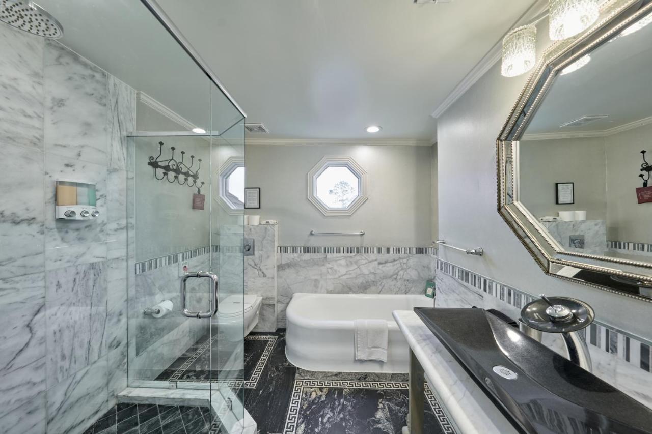 Villa With 8 Bedrooms And Heated Swimming Pool Houston Eksteriør billede